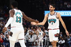 思路清晰！美記列舉灰熊操作順序：清理空間完成多個(gè)簽約/續(xù)約