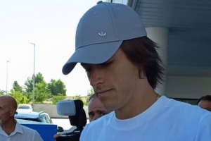 新援到來(lái)！A費(fèi)抵達(dá)馬德里接受皇馬體檢，今晚正式亮相