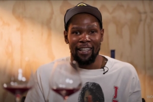 ??夸梅-布朗：詹姆斯給KD喝的絕對(duì)是假酒 喝得他凈說些屁話