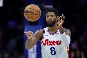 離譜???♂?喬治休賽期訓練受傷！左膝已接受關節(jié)鏡手術