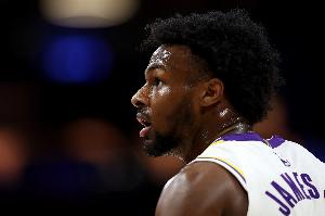 ??湖媒：布朗尼打出了最好的一次半場(chǎng)表現(xiàn) 他看上去很自信