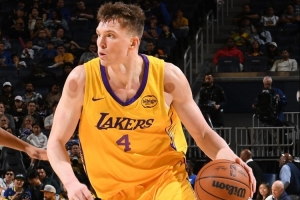 災(zāi)難！克內(nèi)克特15投僅3中拿到8分7板 三分8中1??