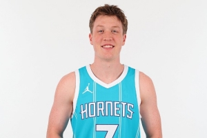 兩雙到手！4號秀克尼佩爾10中5拿到16分10板4助 三分5中3