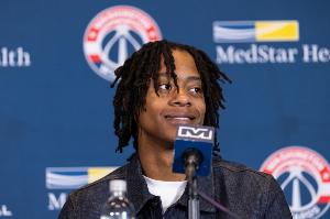 防守端放開(kāi)掄！沃特金斯僅10分5板2助 但8搶斷平夏聯(lián)紀(jì)錄&還有3帽