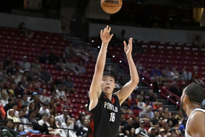 ??調(diào)整巨快！楊瀚森半場(chǎng)兩記三分砍下8分2板1助3帽！