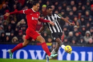 電訊報(bào)：紐卡不擔(dān)心利物浦覬覦伊薩克，紅軍或截胡?；倏私灰? >
                                        </div>
                                    </div>
                                                                        <div   id=