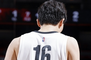 楊瀚森：教練不讓說(shuō)my bad但我還是要承認(rèn)錯(cuò)誤 所以改說(shuō)my fault