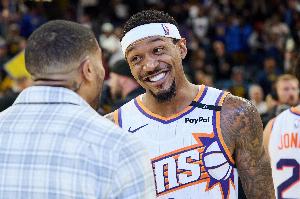 主持人：如果湖人能500萬簽下比爾 那可以為他們準備冠軍游行了