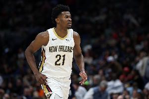 ??被震懾到？鵜鶘中鋒奎因&米西輪番對(duì)位楊瀚森 但首節(jié)合計(jì)9中1