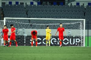 足球報：國足選帥是當(dāng)務(wù)之急，新帥無疑面臨極大的考驗