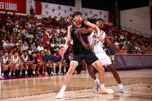 錫安現(xiàn)場觀戰(zhàn)&稱喜歡看楊瀚森打球！楊瀚森：我也喜歡看他打球