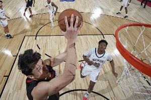 段冉：奎因以進(jìn)攻為賣(mài)點(diǎn)&小楊被壓制很正常 好在小楊調(diào)整能力夠強(qiáng)