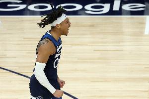 內(nèi)外開(kāi)花！香農(nóng)9中6高效砍下全場(chǎng)最高24分外加5板3助 三分3中3