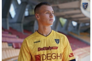 萊切總監(jiān)：卡馬達(dá)是最有才華的年輕天才之一，特點(diǎn)適合我們的戰(zhàn)術(shù)