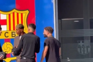 續(xù)約+接過巴薩10號(hào)！記者：亞馬爾已經(jīng)抵達(dá)續(xù)約儀式現(xiàn)場(chǎng)