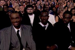 喜劇演員當(dāng)眾調(diào)侃SGA：他周圍的人要有犯規(guī)麻煩了??