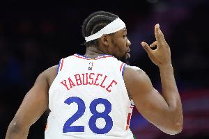 名記：亞布塞萊從掘金和尼克斯都收到兩年1200萬報價 選了尼克斯