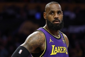 隊(duì)記：詹姆斯在湖人始終追求收入最大化 不排除明夏再和湖人續(xù)約