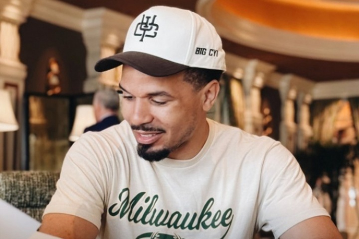 必須嚴(yán)查??25歲科爾-安東尼和雄鹿簽約2年不到570萬 非一年合同