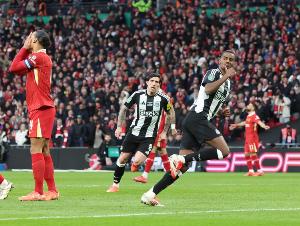 記者：紐卡確實(shí)一直在告訴所有人，伊薩克是非賣品