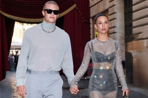 衣品如何？哈蘭德社媒曬與女友合照