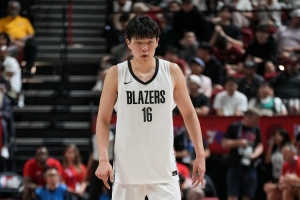 中國新聞周刊：楊瀚森團(tuán)隊雙周向中國男籃教練組匯報訓(xùn)練情況