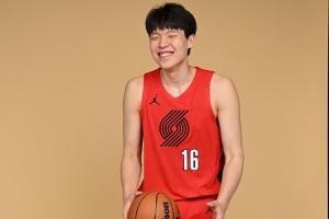 美記：當初開拓者為了楊瀚森向下交易選秀權時很多人覺得他們瘋了