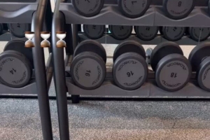 假期擼鐵！謝爾基社媒曬健身房內(nèi)視頻