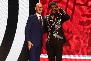 緣分！利拉德更衣柜在亨德森旁邊 當年球隊選中后者促使前者離隊