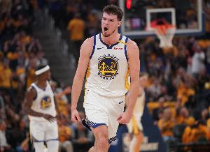 勇記：波斯特因腳踝傷勢(shì)缺席夏季聯(lián)賽 球隊(duì)不想讓他冒險(xiǎn)