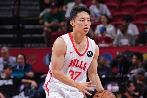 ??神準(zhǔn)還能控場(chǎng)！河村勇輝6記三分球轟下20分4板10助2斷