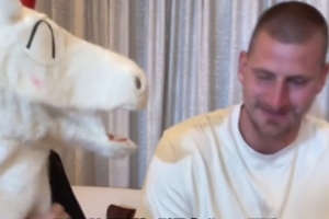 姚明是否對(duì)你生涯有影響？約基奇：可能沒(méi)有 我長(zhǎng)大時(shí)他快退役了