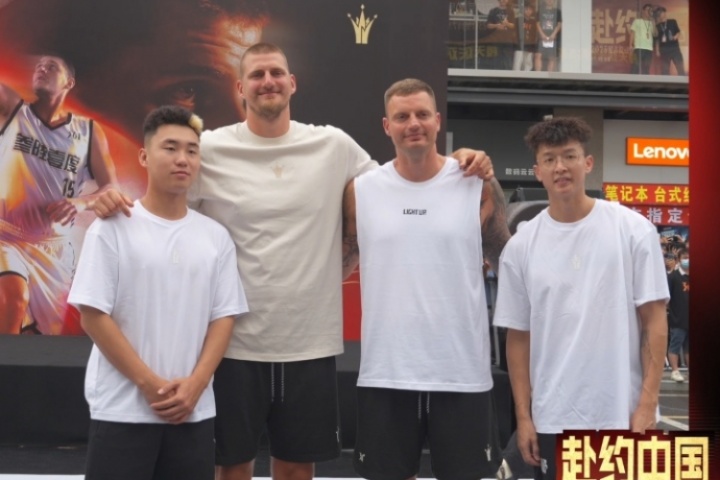 約基奇中國行火熱進(jìn)行中??約老師今天下午在成都喲~