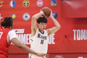 ??美媒曬楊瀚森和約基奇的夏聯(lián)數(shù)據(jù)對比 前者除了籃板均占上風(fēng)