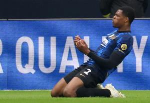 斯基拉：鄧弗里斯沒(méi)確定新經(jīng)紀(jì)人，門德斯只是與巴薩溝通的中間人