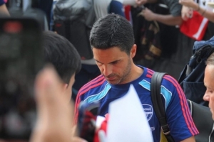 開啟亞洲行！阿森納抵達新加坡參加季前賽，將對陣米蘭、紐卡