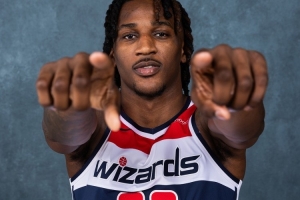 攻守兼?zhèn)?！賈米爾-沃特金斯18中8貢獻23分8板5斷 三分11中4