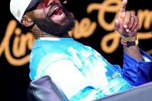 詹姆斯：想奪冠每人都得在自己角色中當(dāng)MVP且愿意犧牲數(shù)據(jù)和想法