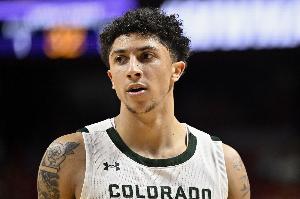 效率太低！24號(hào)秀克利福德15中4拿到10分8板2助 二&三節(jié)掛零