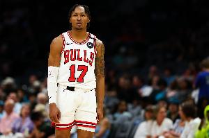 不僅搶雙向??還要搶號(hào)碼！河村將身穿被裁掉的賈米爾-楊的17號(hào)