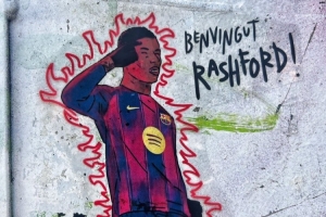 加盟倒計時！拉什福德身穿巴薩19號球衣的壁畫出現(xiàn)在巴塞羅那街頭
