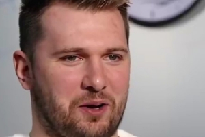 東契奇：有時(shí)候我也會(huì)搞不清楚 誰(shuí)在場(chǎng)上說(shuō)了什么??