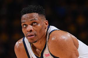 掘記：沒(méi)有球隊(duì)要威少簡(jiǎn)直荒謬至極 擺爛隊(duì)不要威少因?yàn)樗苴A球