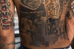 ??貼身保存！卡里克-瓊斯把與詹姆斯奧運(yùn)交手的合影紋在了后背