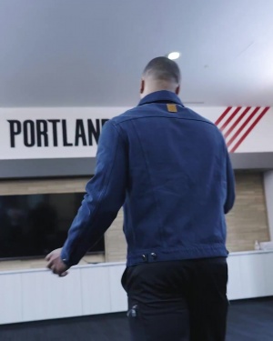 他回來了??利拉德重回開拓者更衣室：我通常不會哭 我太開心了