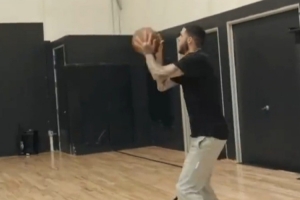 跑動接應(yīng)出手15連中??騎士新援朗佐-鮑爾最新特訓(xùn)視頻來襲