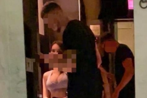 ??臺版紅姐？跨性別網紅曾與小波特開房？???互動太嗨撞斷牙