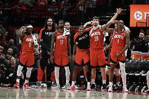 火箭高管：原本并沒(méi)想重塑陣容 但季后賽展示了我們離成功有多近