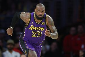 美記：所有跡象都表明這是詹姆斯最后一季 若真如此他會在8月宣布