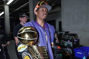 穿科比夾克被人說(shuō)太土?? 杰倫威：那些人若真遇到我還會(huì)求合影